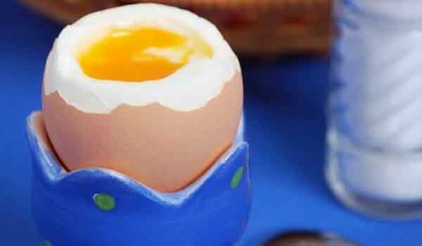 Έτσι θα απαλλαγείτε από την έντονη μυρωδιά του αυγού στα πιάτα!