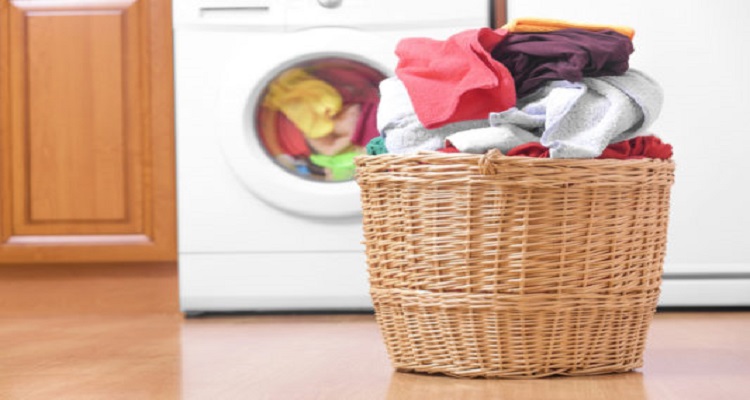 Τελικά πόσο συχνά χρειάζεται να πλένεις τα ρούχα σου;