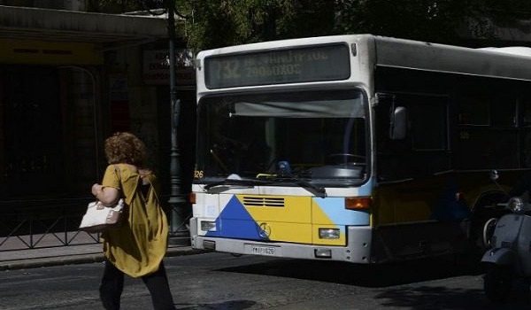 Επειδή είναι από Ξάνθη πρέπει να φοράει μαντήλα: Τι λένε οι γονείς της κοπέλας για το περιστατικό στο λεωφορείο
