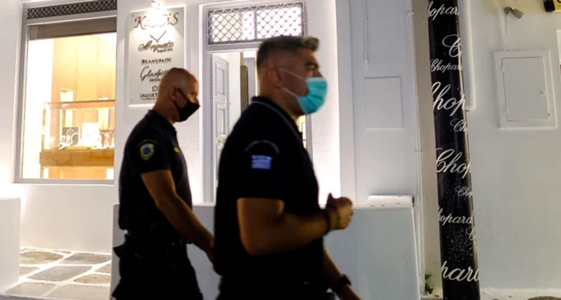 Μύκονος: 2η νύχτα ελέγχων – Έψαξαν μπράβους σ’ ακόμη 15 μαγαζιά