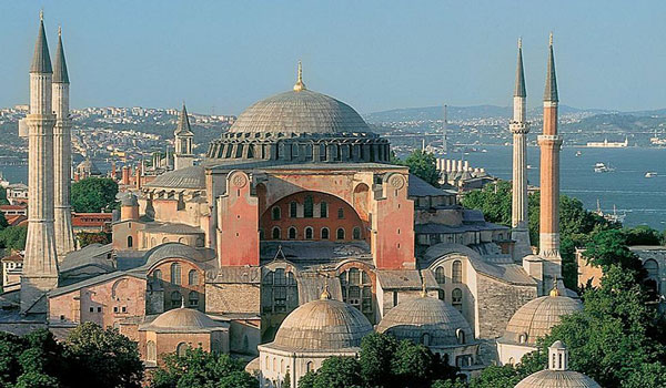 Αγία και τζαμί δεν γίνεται. Το πρακτορείο Ζορπίδης travel σταματά τα ταξίδια στην Κωνσταντινούπολη