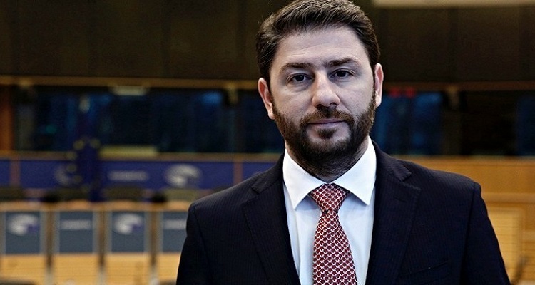 Εσύ με παρακολουθούσες: Τι σημαίνει η προσωπική αναφορά Ανδρουλάκη στον Πρωθυπουργό