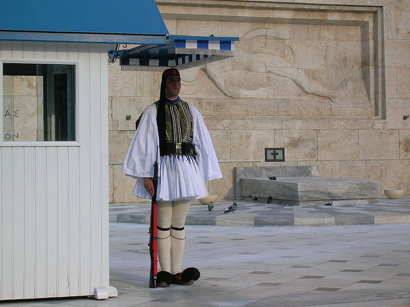 Προεδρική φρουρά: Εύζωνας λιποθύμησε στην σκοπιά