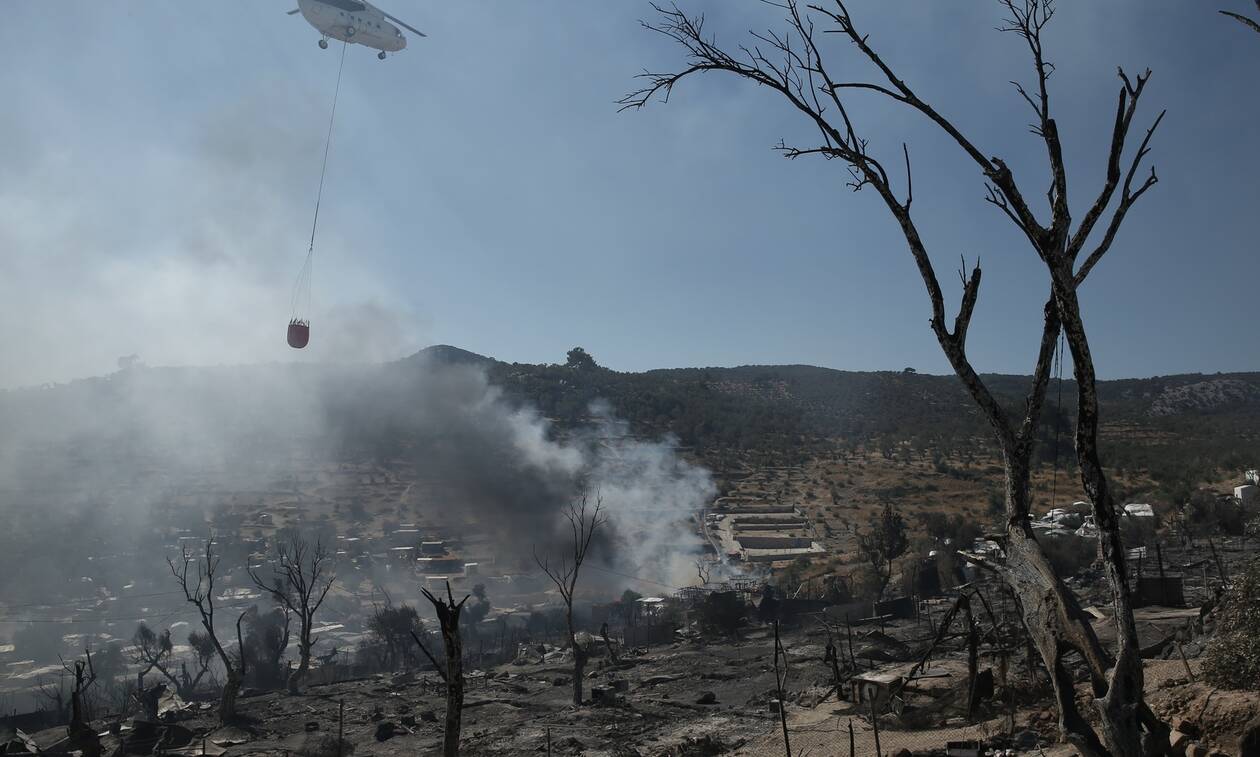 Φωτιά και εκρήξεις από γκαζάκια στον καταυλισμό των προσφύγων στην Σάμο