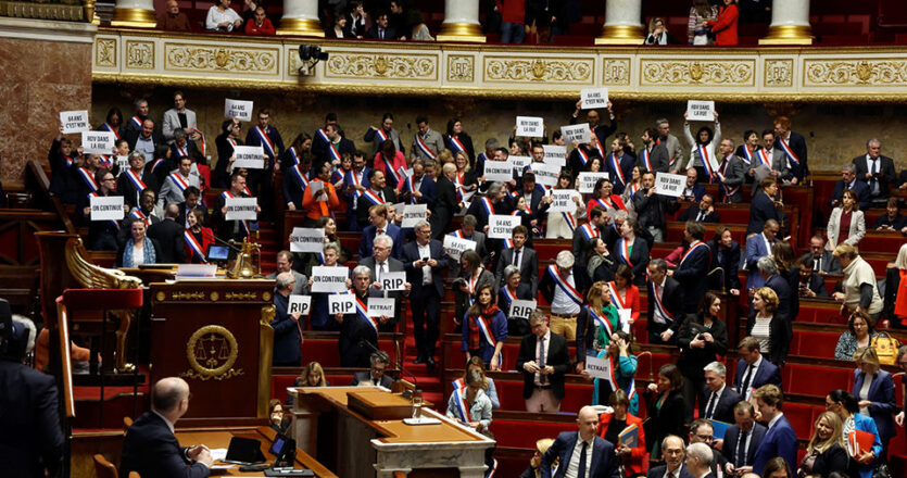 Γαλλία: Καταψηφίστηκαν και οι δύο προτάσεις μομφής κατά της κυβέρνησης Μακρόν