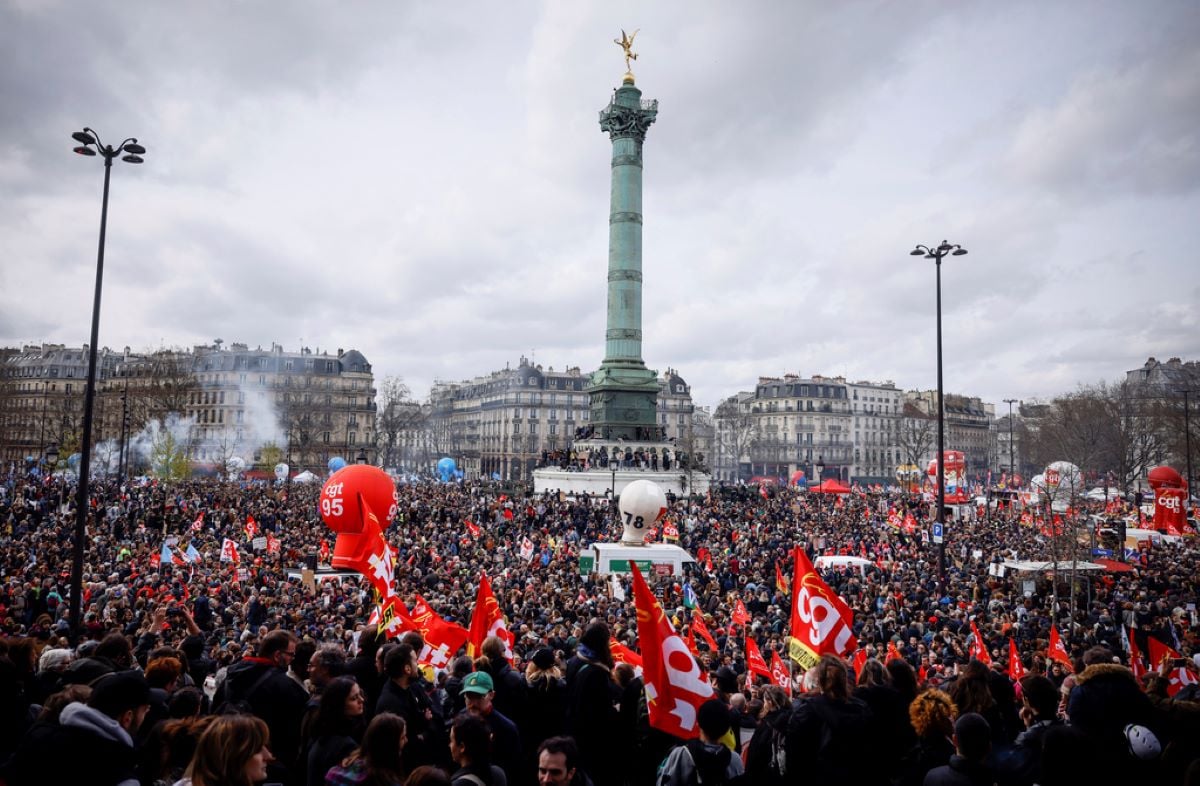 Σε απεργιακό ξεσηκωμό παραμένει η Γαλλία: Βίαιες συγκρούσεις - Οργή λαού για το συνταξιοδοτικό