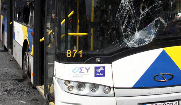 Τροχαίο στη Συγγρού: Λεωφορείο συγκρούστηκε με δύο ΙΧ