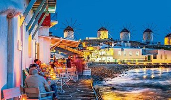 Μήνυση κατά Τόσκα και αρχηγού της ΕΛΑΣ από τον δήμαρχο της Μυκόνου