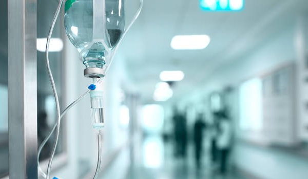Γαλλία: Σε θανάτους που δεν είχε δηλώσει ένα νοσοκομείο οφείλεται η εκτόξευση των απωλειών από κορονοϊό