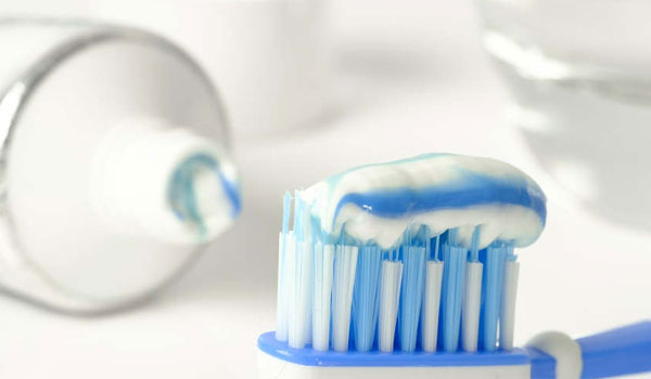 Στοματική υγεία: Είναι το φθόριο ασφαλές στην οδοντόκρεμα;