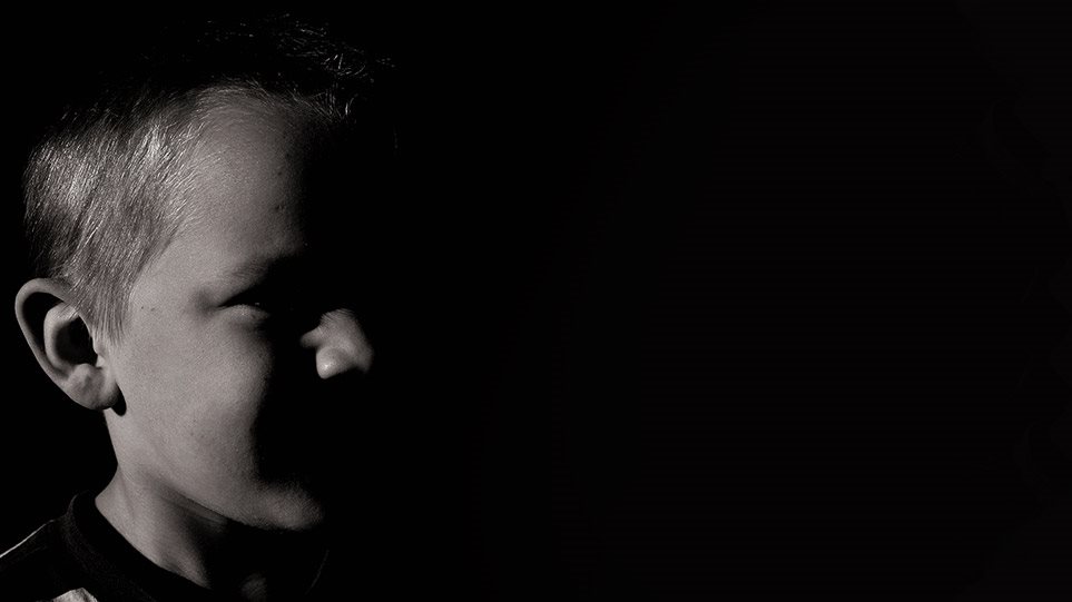 Βόλος: Πατέρας ξυλοκόπησε με σκουπόξυλο τον 11χρονο γιο του – Θα σε αφήσω χωρίς πόδια