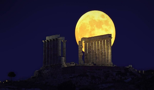 Αυγουστιάτικη Πανσέληνος με Λευκή Νύχτα στο Ναύπλιο