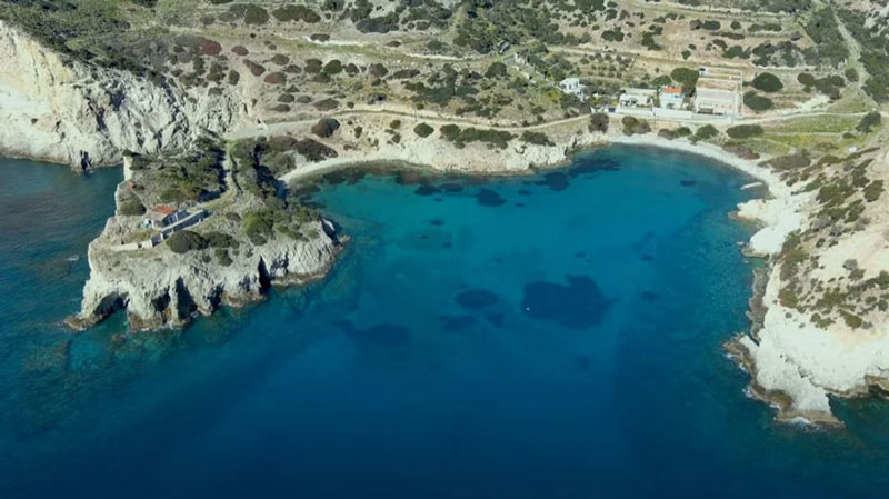 Σμαραγδένια Καρδιά: Δείτε πού βρίσκεται η εκπληκτική παραλία των ερωτευμένων