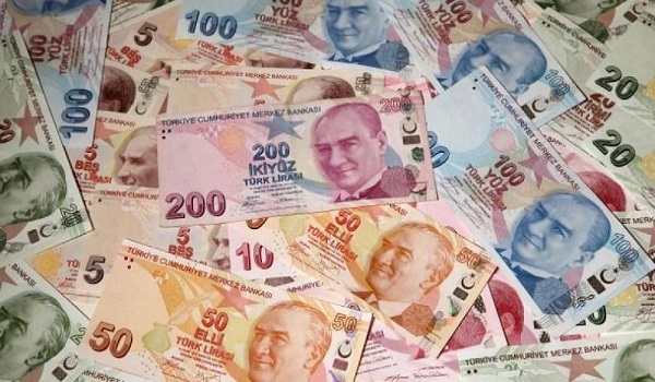 Στο χείλος του γκρεμού η τουρκική λίρα: Σε νέο ιστορικό χαμηλό 8 λιρών ανά δολάριο