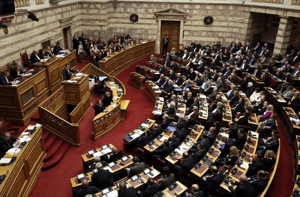 Στη βουλή 13η σύνταξη, ΦΠΑ και οι 120 δόσεις