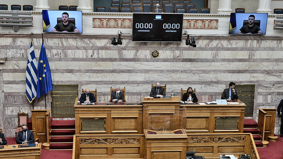 Αντιδράσεις και εξηγήσεις για το μήνυμα μαχητή του Tάγματος Αζόφ στην ομιλία Ζελένσκι στη Βουλή