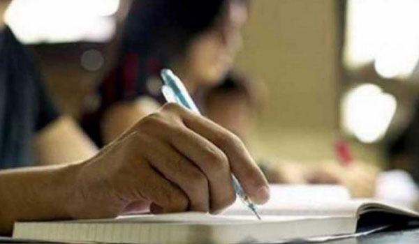 Τα πάνω-κάτω στις ενδοσχολικές εξετάσεις 2023 - Έπεσε η Τράπεζα Θεμάτων