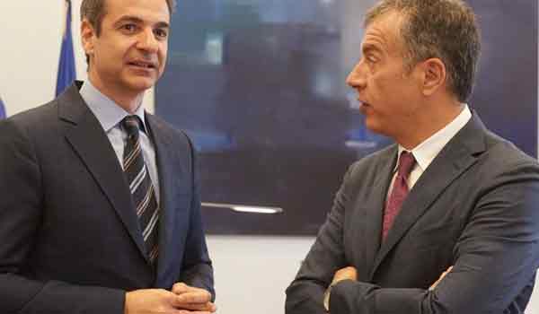Ο Μητσοτάκης αποθεώνει Θεοδωράκη στο φανάρι