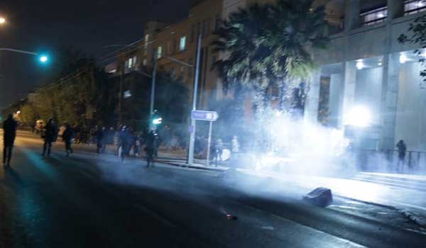 Πολυτεχνείο 2018: Ένταση και δακρυγόνα μετά την πορεία LIVE