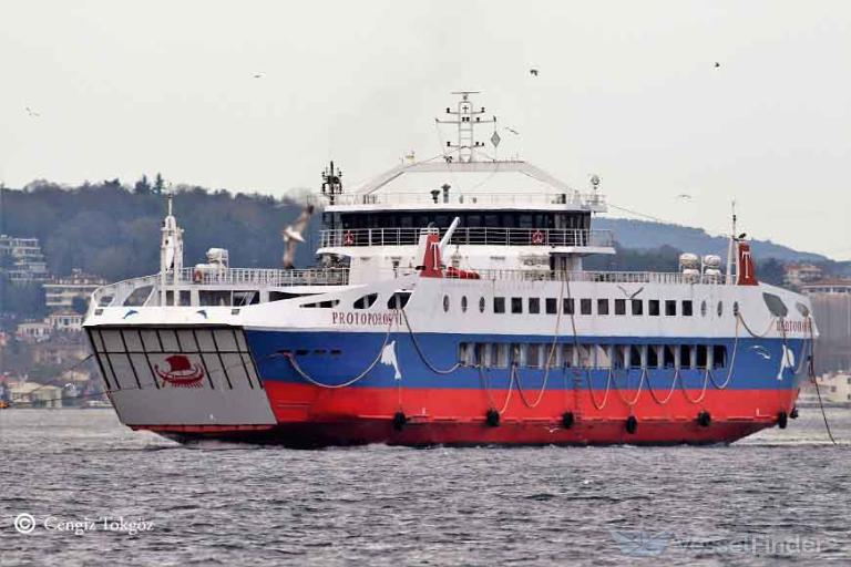 Ανεξέλεγκτη η φωτιά στο Μάτι. Εγκλωβισμένοι κάτοικοι. Eκκενώνεται ο Νέος Βουτζάς