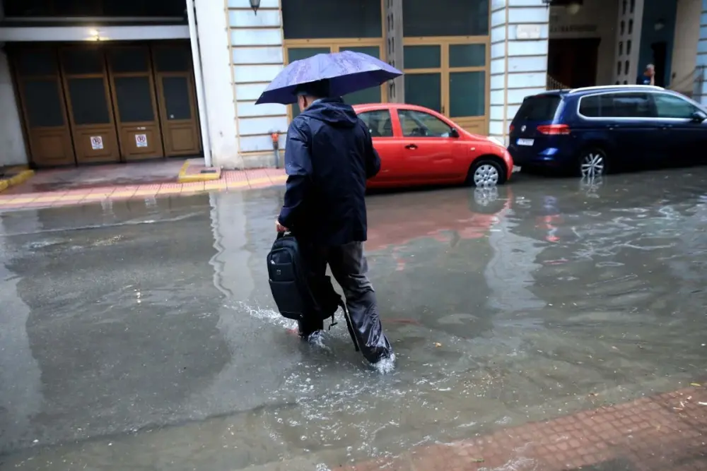 Κρυολόγημα - γρίπη: Τι μπορεί να μας συμβεί αν είμαστε στη βροχή
