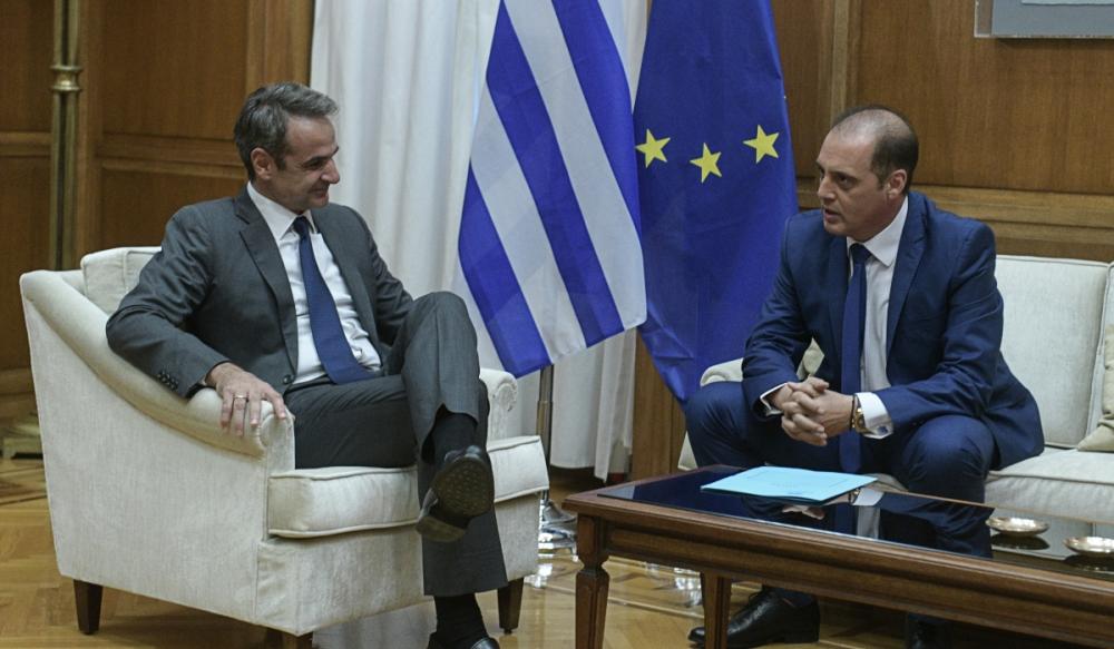 Στρατολόγησε τον Βελόπουλο ο Μητσοτάκης - Έβαψαν γαλάζια την ΑΔΑΕ και το ΕΣΡ