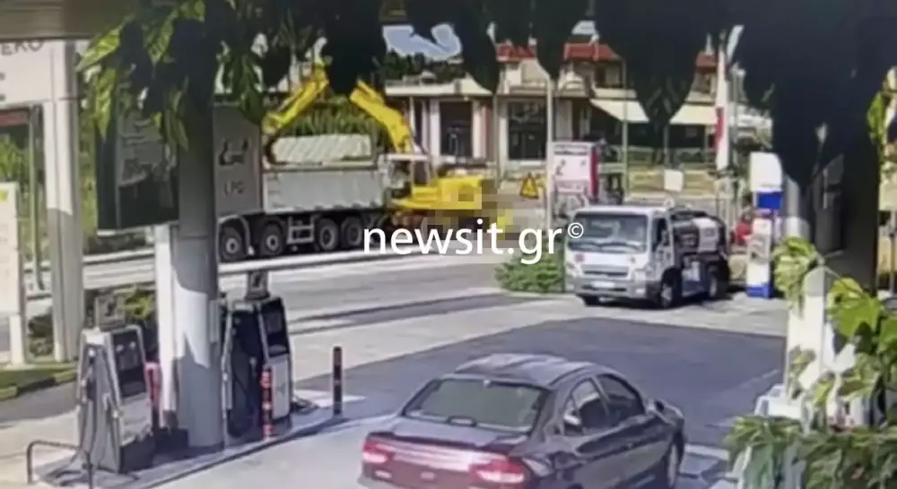 Αγρίνιο: Η στιγμή που ο εκσκαφέας χτυπά τον άτυχο 24χρονο εργάτη