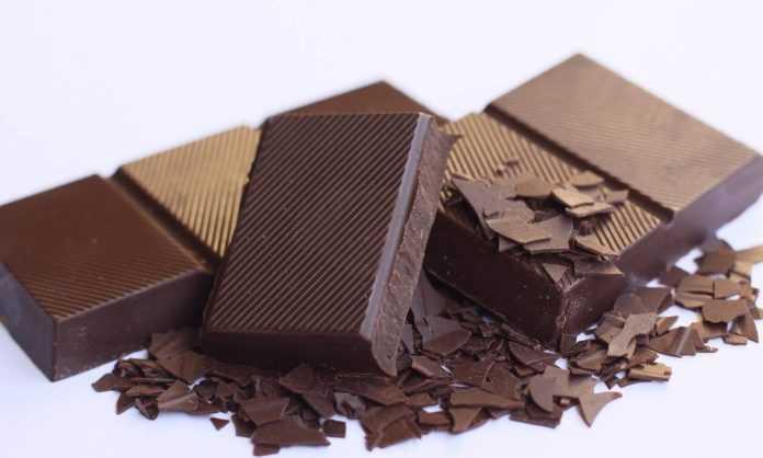 Καταπληκτικό: Αυτή είναι η σοκολάτα που «λαμπυρίζει» και έχει γίνει viral