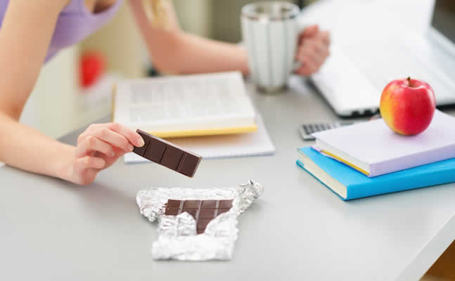Πανελλήνιες εξετάσεις και διατροφή: Συμβουλές για μαθητές και γονείς