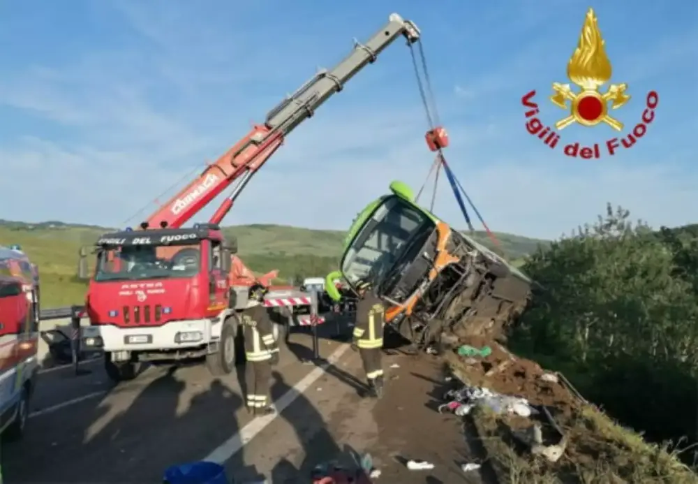 Ιταλία: Λεωφορείο έπεσε σε γκρεμό - Ένας νεκρός και 14 τραυματίες