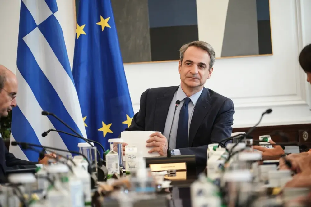 Κίτρινες κάρτες σε 4 υπουργούς: Τα αντιγριπικά εμβόλια, η φορολογία, μετανάστες
