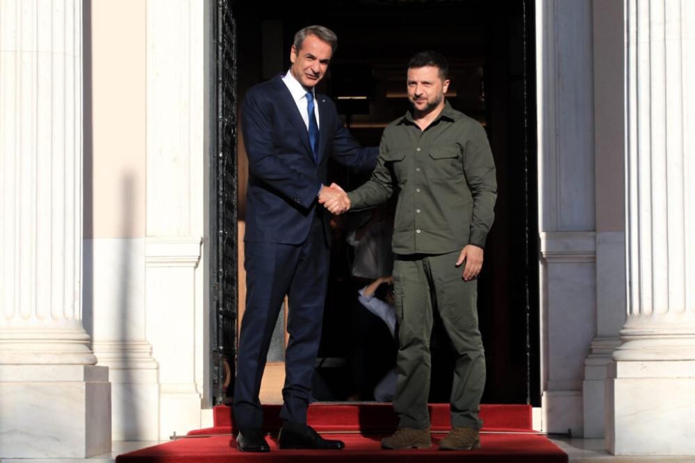 Μητσοτάκης: Καταδικάζουμε τα εγκλήματα πολέμου στην Ουκρανία - Ζελένσκι: Ευχαριστούμε την Ελλάδα