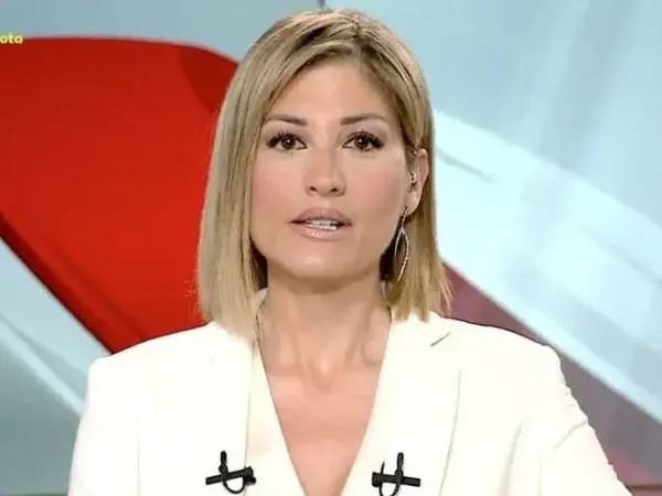 Ράνια Τζίμα: Έγινα πάλι viral; Έγινα πάλι. Oops, I did it again. Καπνίζω