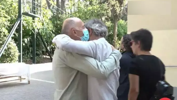 Οδυσσέας Σταμούλης: Συντετριμμένος ο ηθοποιός στο μνημόσυνο του 11χρονου γιου του