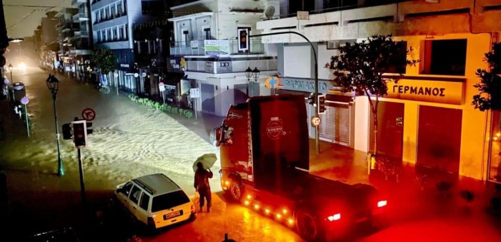 Δραματική νύχτα στον Βόλο: Υπερχείλισε ο Κραυσίδωνας. Ξαναζήσαμε ένα νέο Daniel