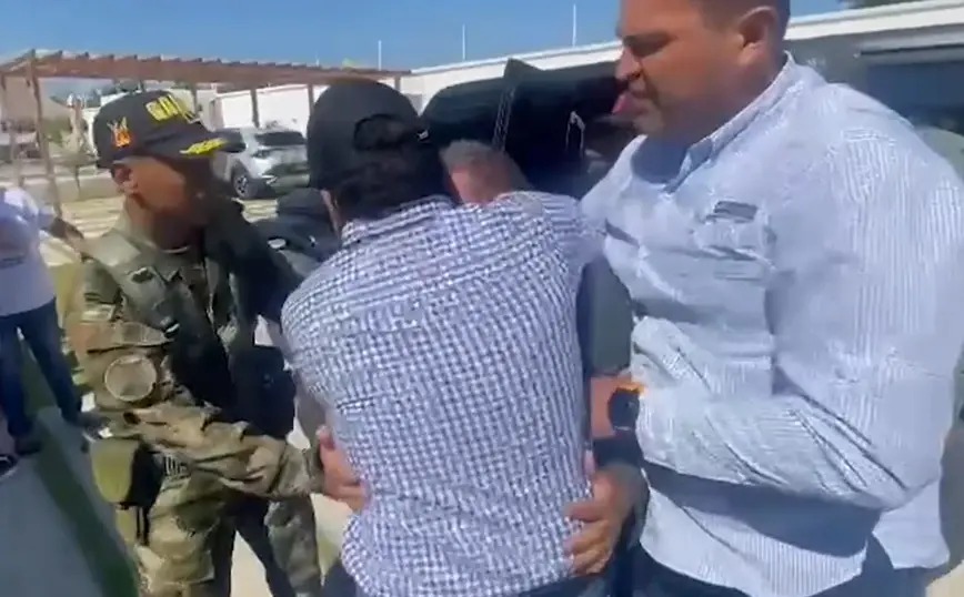 Συγκλονίζει η στιγμή της επανένωσης του πατέρα του Λουίς Ντίας, με την οικογένεια του μετά την απελευθέρωσή του