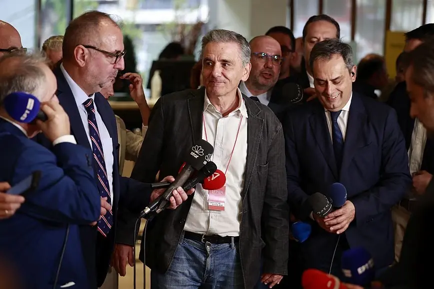 Αποχώρησε η «Ομπρέλα» του Τσακαλώτου από τον ΣΥΡΙΖΑ, οι 45 που υπογράφουν το κείμενο – «Παράθυρο» για νέο κόμμα