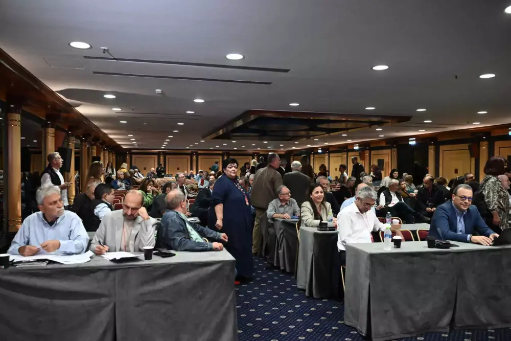 ΣΥΡΙΖΑ: Τροπολογία κατά του δημοψηφίσματος για τις διαγραφές από τους Προεδρικούς