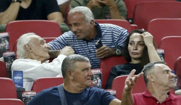 Ο Άκης Τσοχατζόπουλος πήγε γήπεδο παρέα με τη Βίκυ Σταμάτη