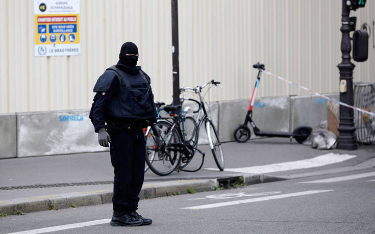 Παρίσι: Άνδρας απειλούσε αστυνομικούς με μαχαίρι
