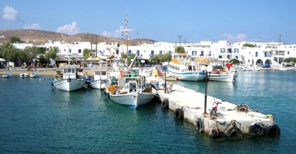Αντίπαρος: Έντονες αντιδράσεις, ακυρώσεις και περικοπές μετά τα νέα μέτρα