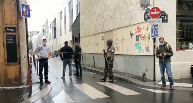 Κρατείται ακόμα ένας ύποπτος για την επίθεση έξω από το Charlie Hebdo
