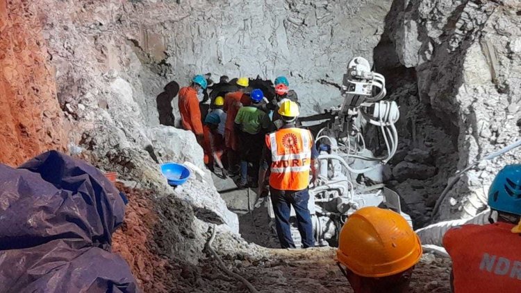 Ινδία: Σώθηκε το 10χρονο αγόρι που είχε εγκλωβιστεί για τέσσερις ημέρες σε πηγάδι με φίδια και σκορπιούς