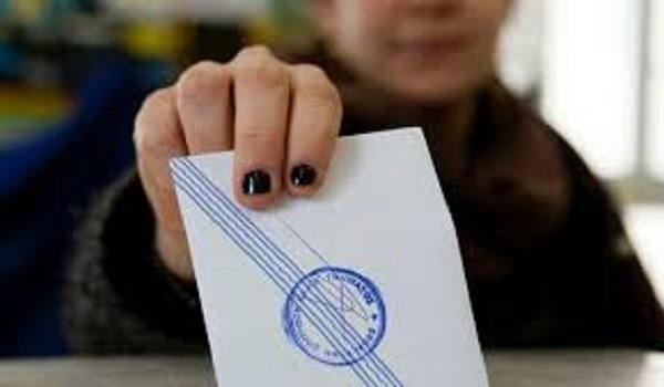 Δημοσκόπηση: 12,5 μονάδες η διαφορά της ΝΔ από τον ΣΥΡΙΖΑ