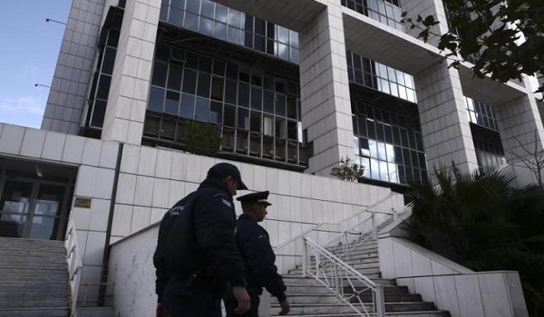 Επίθεση αντιεξουσιαστών στο εφετείο - Τέσσερις αστυνομικοί τραυματίες