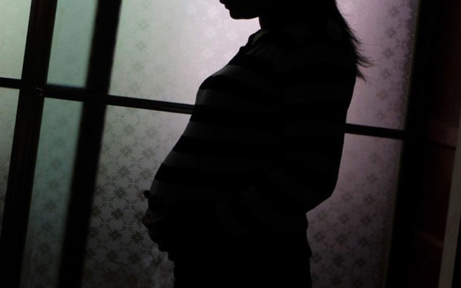 Νεκρή 19χρονη έγκυος στη Νέα Μάκρη. Καλούσαν από τις 08:30 το πρωί και το ΕΚΑΒ έφτασε στις 13:30