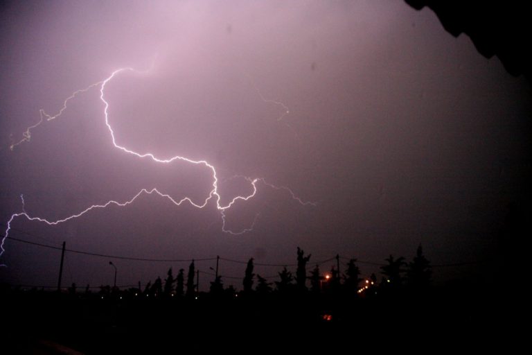 Κακοκαιρία: Ήχησε το 112 για 5 περιοχές το απόγευμα της Κυριακής