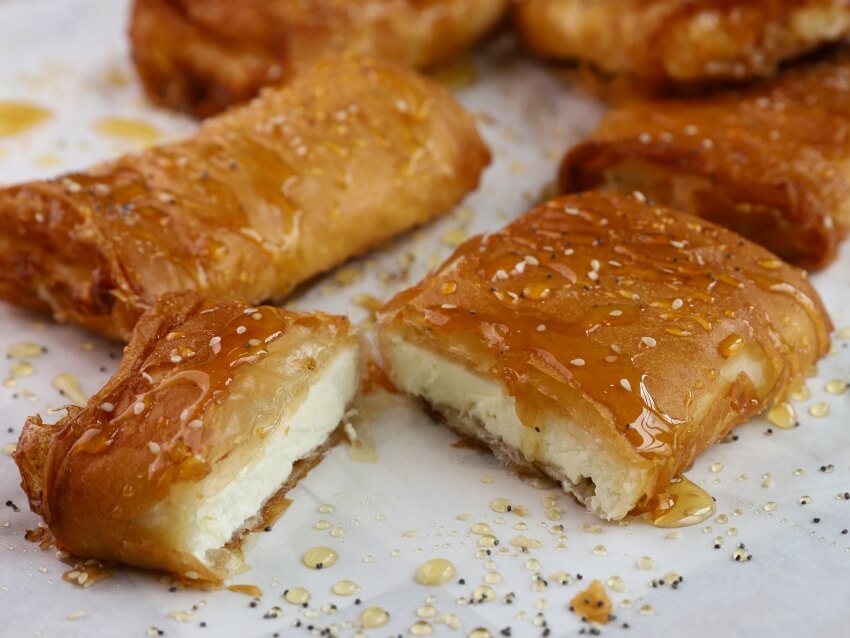 Φέτα τυλιχτή με σάλτσα μελιού