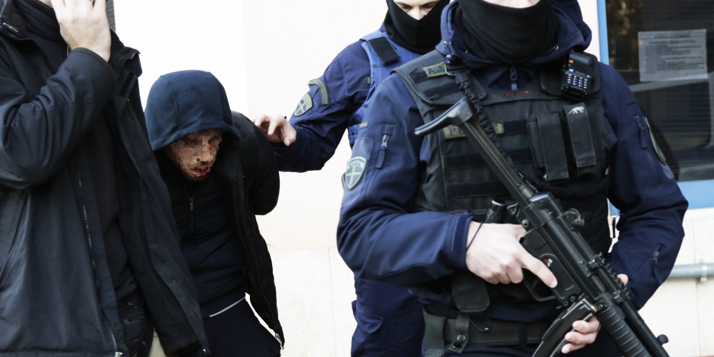 Βίντεο - ντοκουμέντο από την απόπειρα απόδρασης έξω από την Τροχαία Αττικής