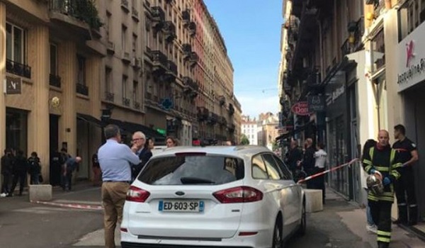 Εκρηξη στη Λυών: Καρφιά και βίδες στη βόμβα - 8 τραυματίες, αναμεσά τους ένα παιδί